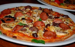 Phát pizza miễn phí cho người tắc đường